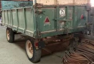 Remolque antiguo doble eje Leer