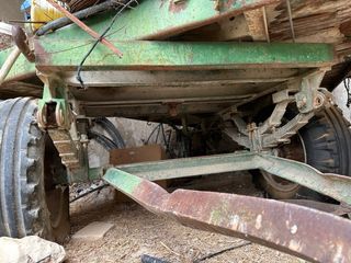 Remolque antiguo doble eje Leer