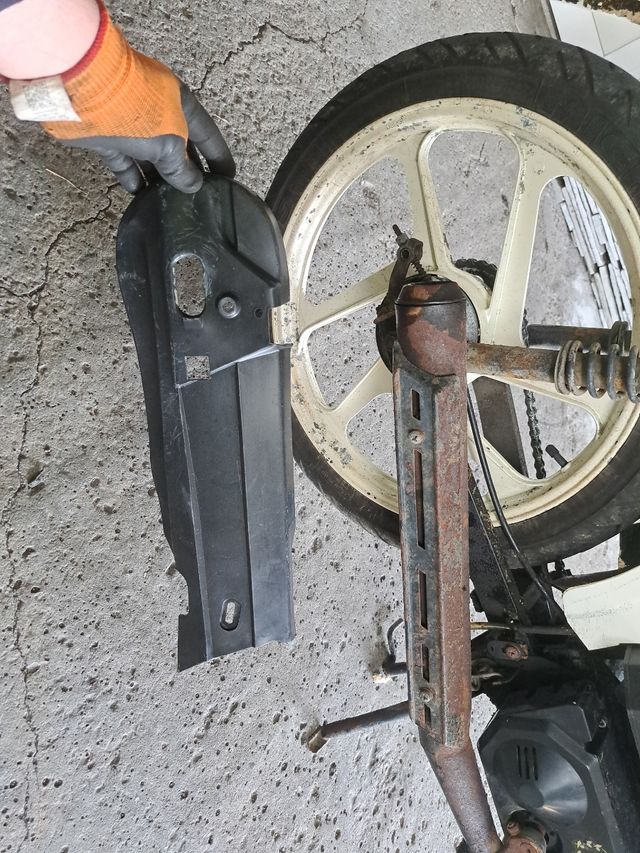 Tapa proteccion Derbi variant