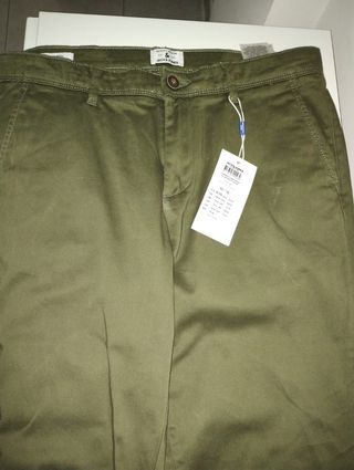 Pantalón chino Jack and Jones . Nuevo.