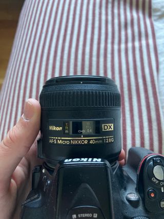 Cámara Nikon D5300 + Objetivo AF-S Micro Nikkor 40