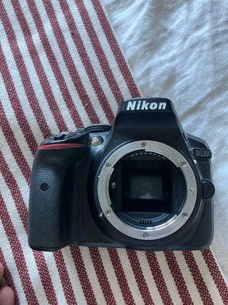 Cámara Nikon D5300 + Objetivo AF-S Micro Nikkor 40