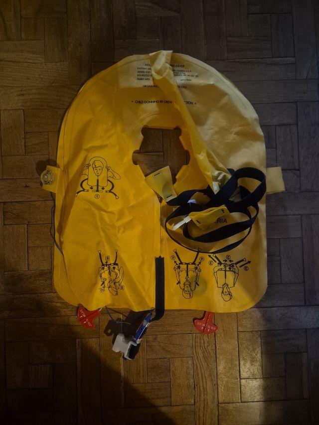 Chaleco salvavidas avión