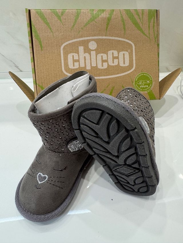 PRECIOSAS BOTITAS DE BEBE TALLA 23