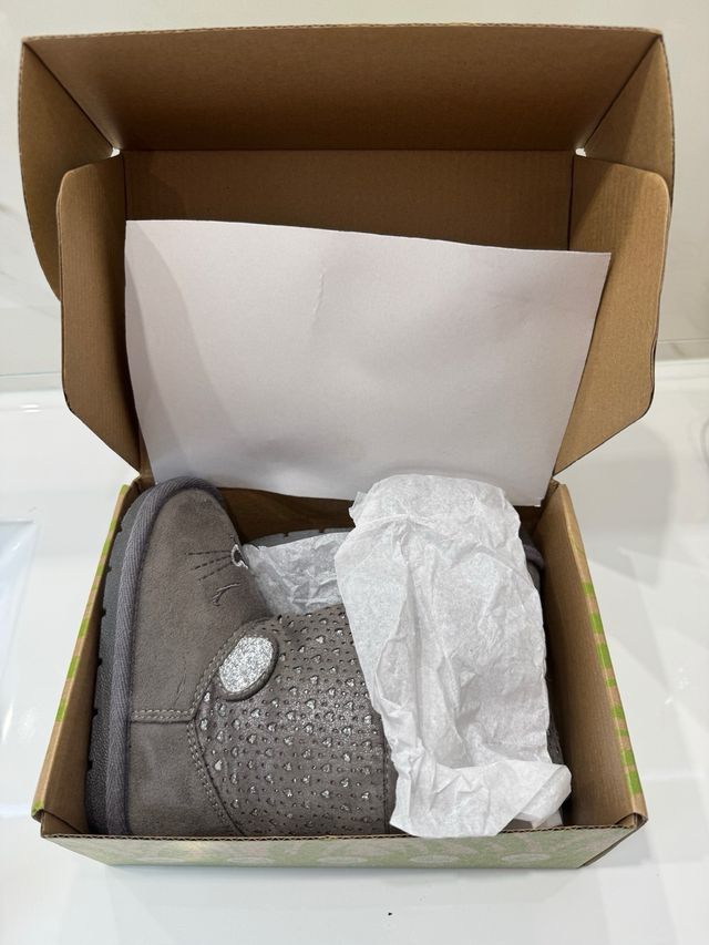 PRECIOSAS BOTITAS DE BEBE TALLA 23