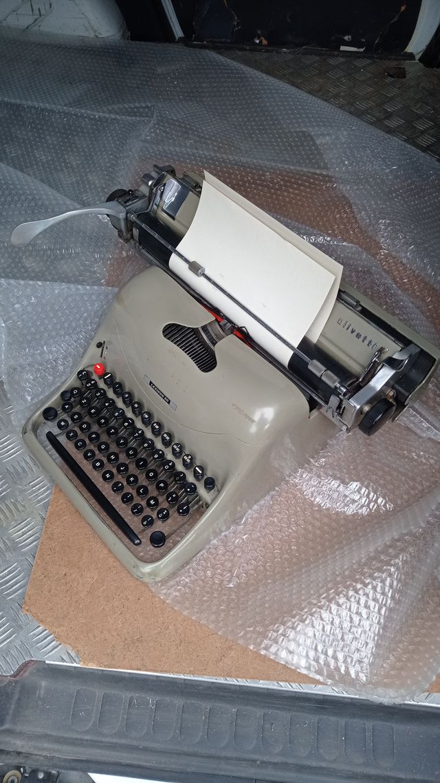 Macchina scrivere Olivetti lexicon 80