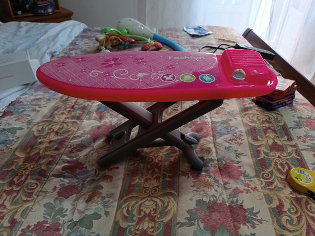 Tavola da stiro giocattolo