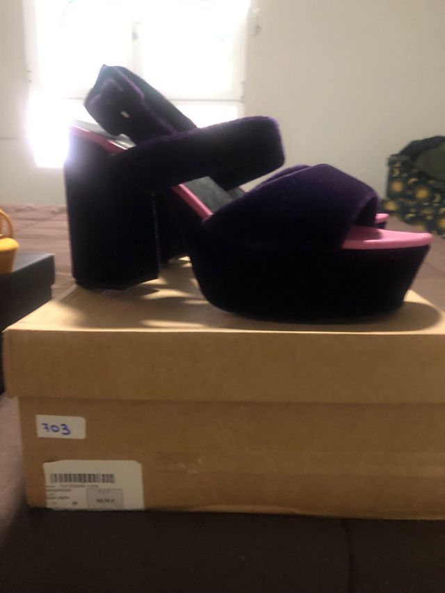 2 vestidos de fiesta y dos pares de zapatos