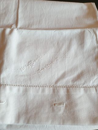 Lenzuolo matrimoniale ricamato