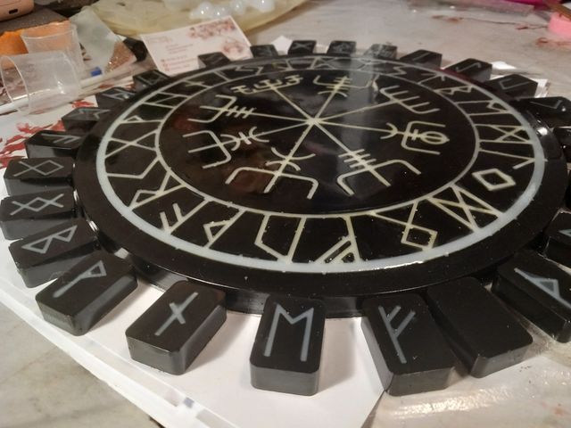 Brújula Vegvísir grande