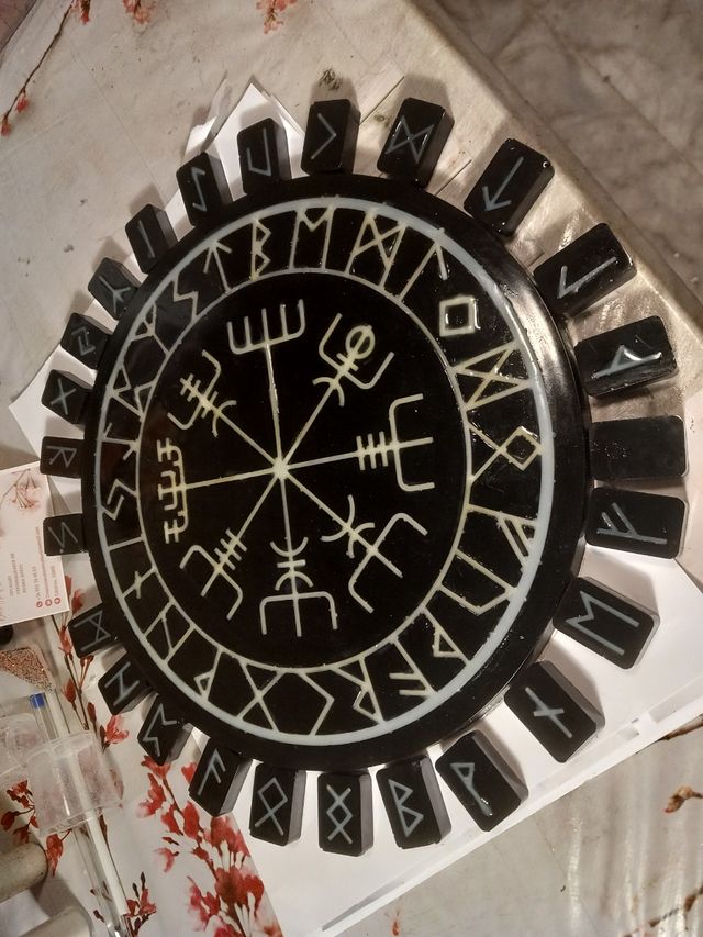 Brújula Vegvísir grande