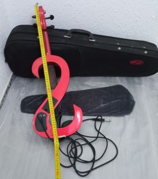 Violín eléctrico rojo