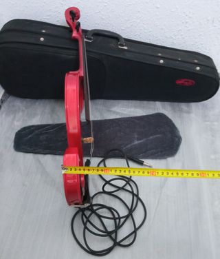 Violín eléctrico rojo