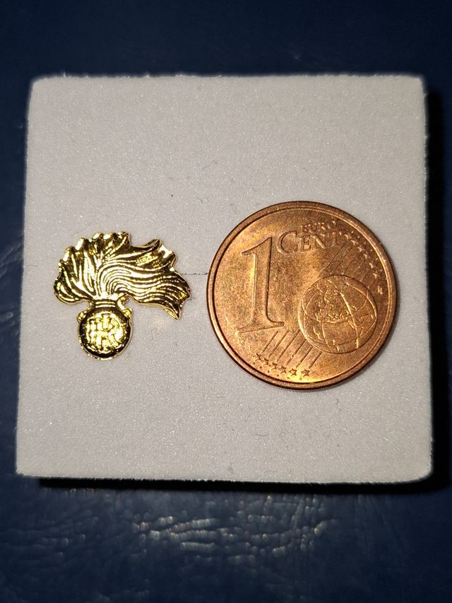 Spilla pin carabinieri gialla