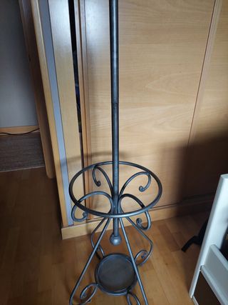 Soporte para macetas de forja.