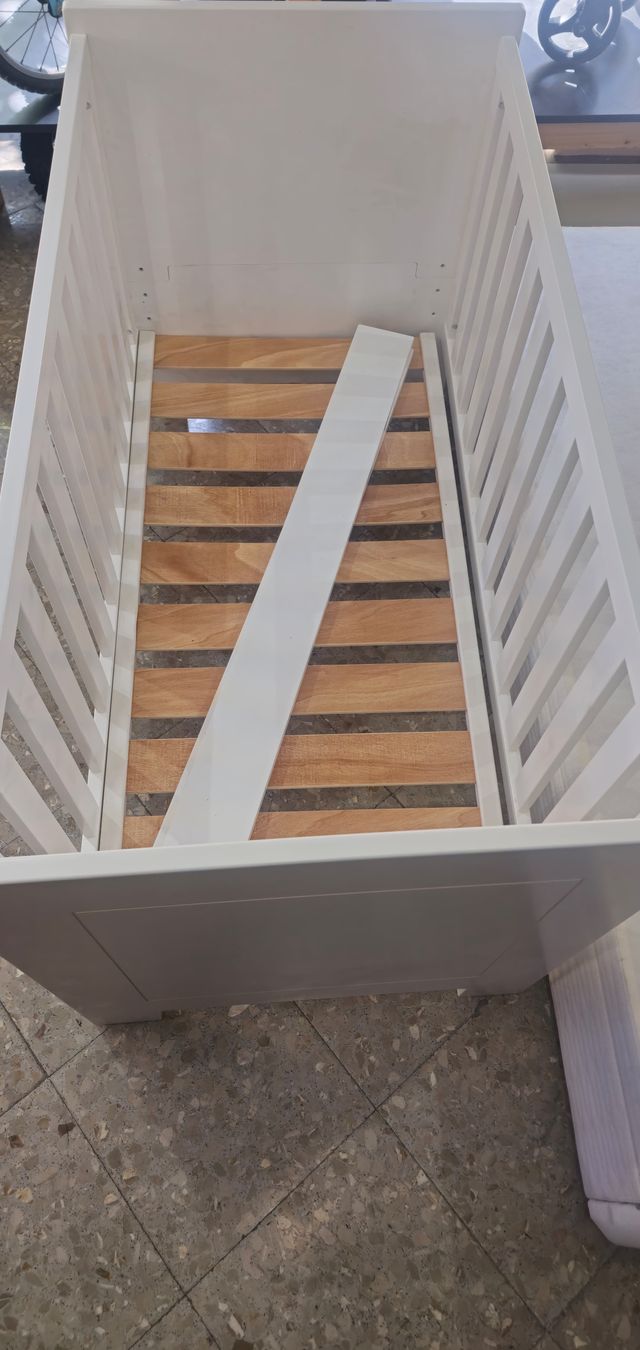 Cuna Madera Convertible en cama.  Incluye colchón 
