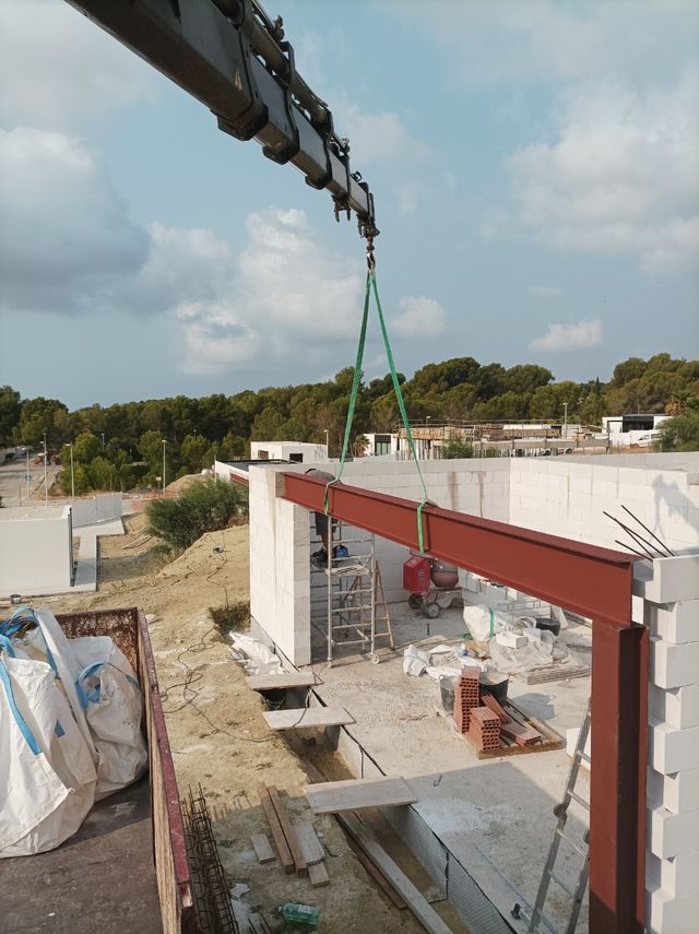 TRANSPORTES Y SERVICIOS DE CAMIÓN PLUMA