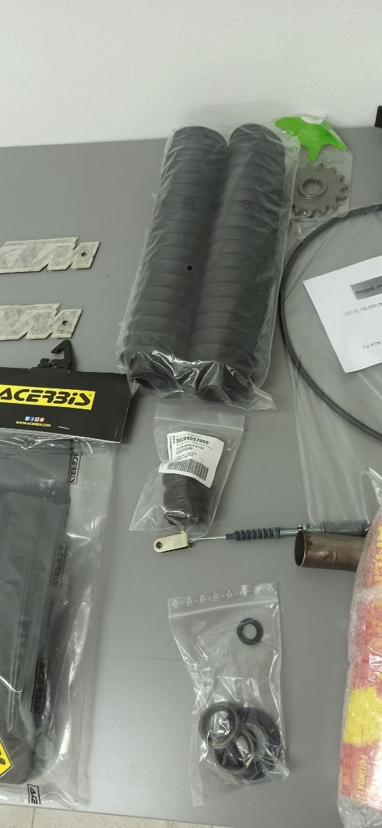 Kit accessori KTM anni 80, scarico, silenziatore..