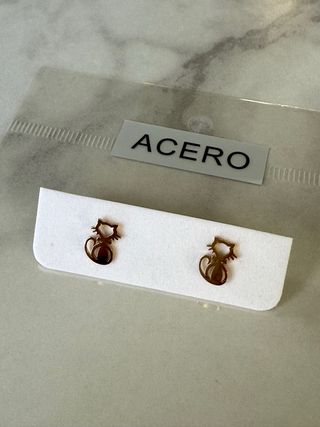 Pendiente de acero dorado Gato