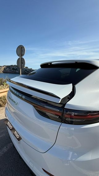 Porsche Cayenne Turbo S E-Hybrid Coupe 550cv