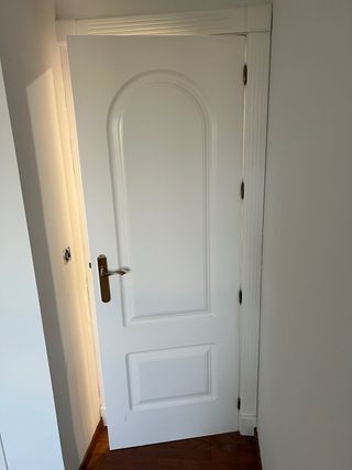 Puertas blancas lacadas de madera maciza