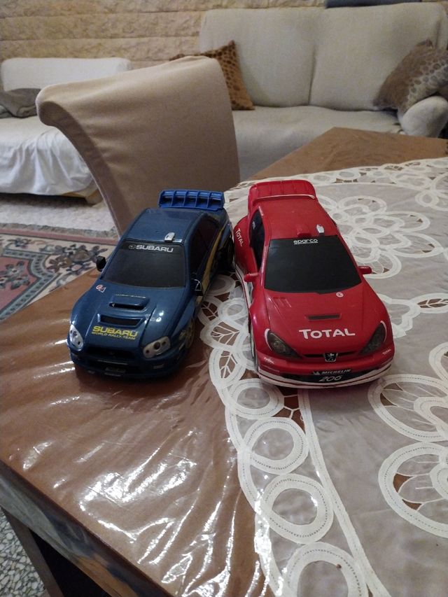 2 modellini radiocomandati Peugeot-subar