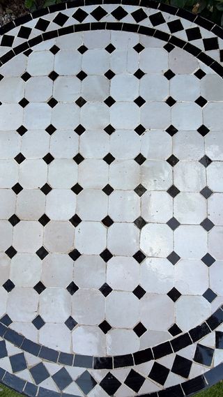 Tavolo da balcone rotondo in ceramica smaltata Siros