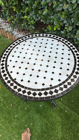 Tavolo da balcone rotondo in ceramica smaltata Siros