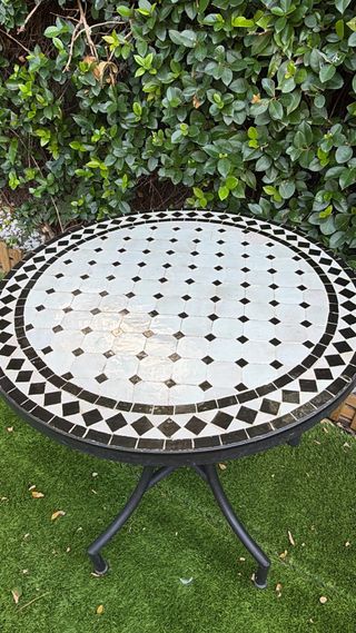 Tavolo da balcone rotondo in ceramica smaltata Siros