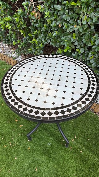 Tavolo da balcone rotondo in ceramica smaltata Siros