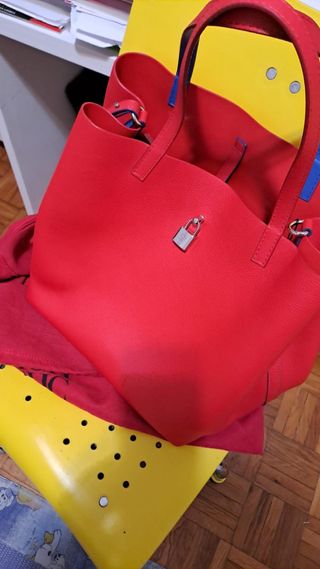 Bolso bandolera Ch orig 
sin estrenar  rojo CH

