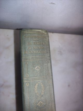 La vuelta al mundo de un novelista
