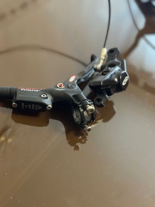 Frenos y manetas Avid Juice Ultimate Carbon 