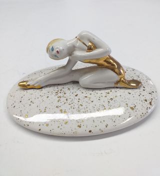 Scatola in ceramica con ballerina