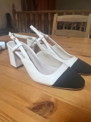 Zapatos de tacón bicolor