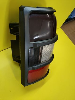 ✅PILOTO TRASERO DERECHO MITSUBISHI MONTERO 3/5p
