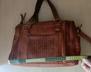 Bolso cuero lavado, artesanal,muy bueno.
