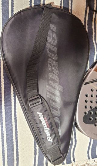 Bullpadel Vertex 03 con funda térmica
