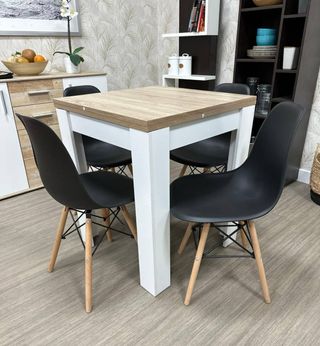 MESA EXTENSIBLE + SILLAS