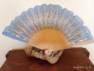 Ventaglio lavorato all'uncinetto