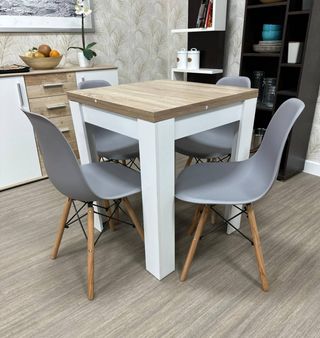 MESA EXTENSIBLE + 4 SILLAS NORDICAS
