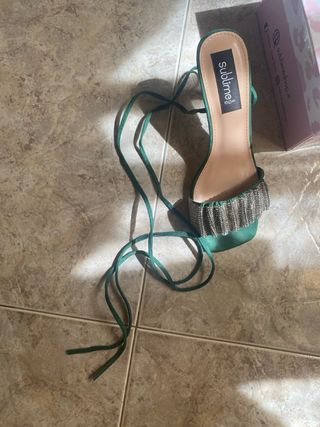 Sandali con tacco verdi in camoscio