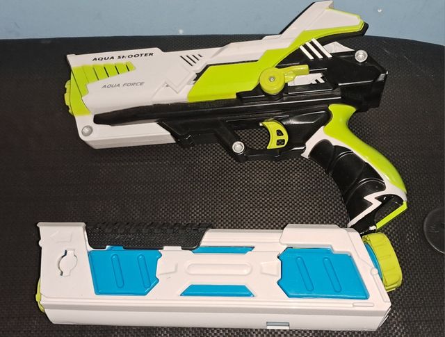 Pistola  de bolas tipo  nerf.