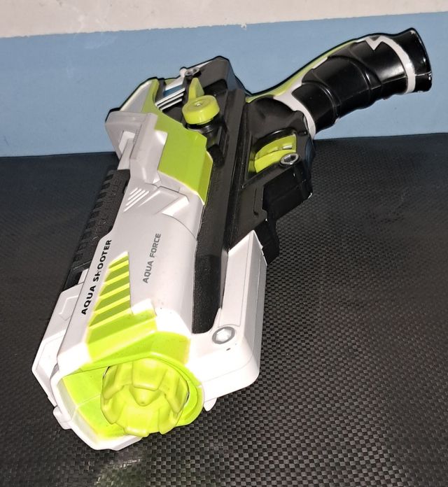 Pistola  de bolas tipo  nerf.