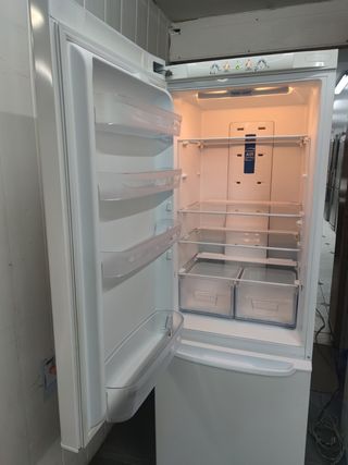 Nevera combi Indesit 187x60cm No Frost con Garantí