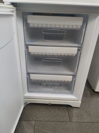 Nevera combi Indesit 187x60cm No Frost con Garantí