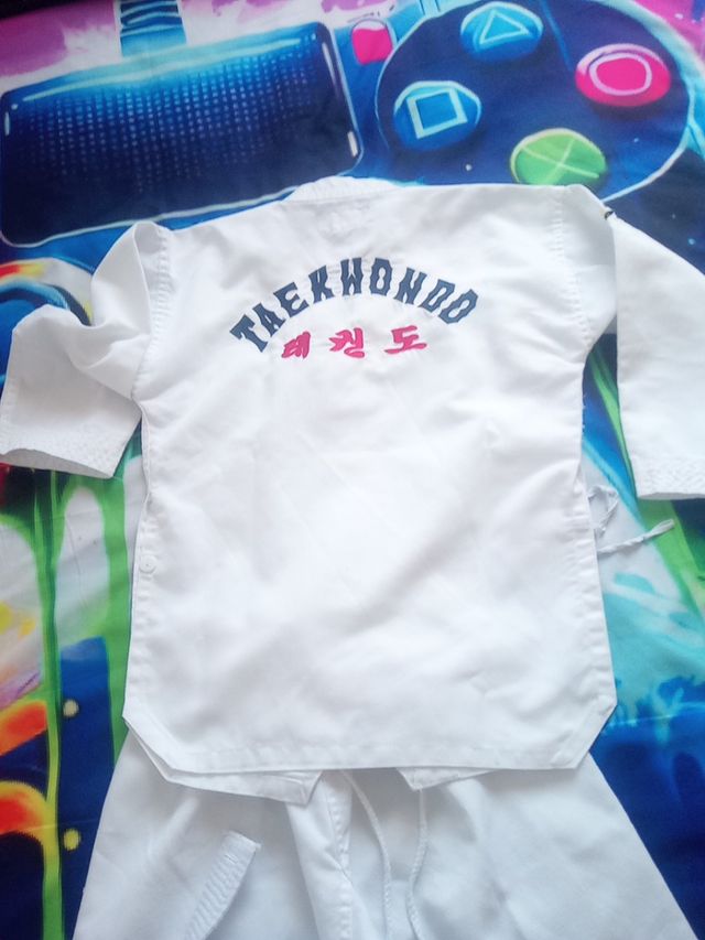 Traje de taekwondo niño con 2 cinturones