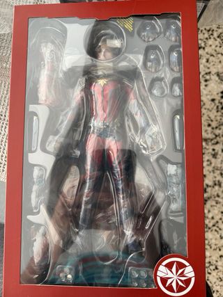Hot toys capitana marvel