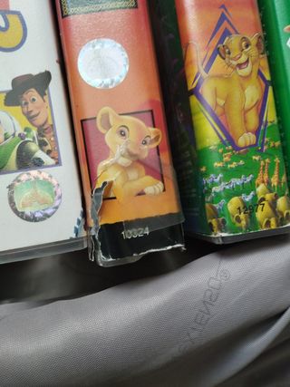 Lote de películas VHS de Disney y más.