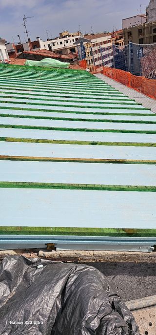 Instalación de zuelos flotantes